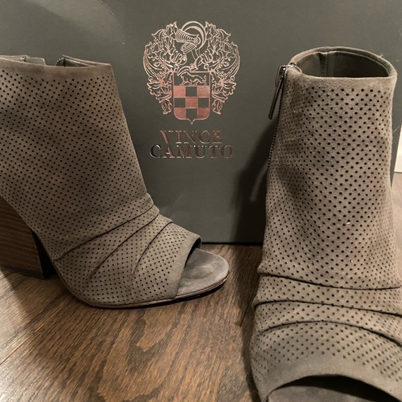 Vince Camuto Open Toe Booties Size 6 New! - Picture 3 of 5